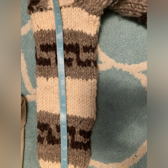 Stunning Cowichan wool sweater jacket. Size XS - Picture 6 of 6